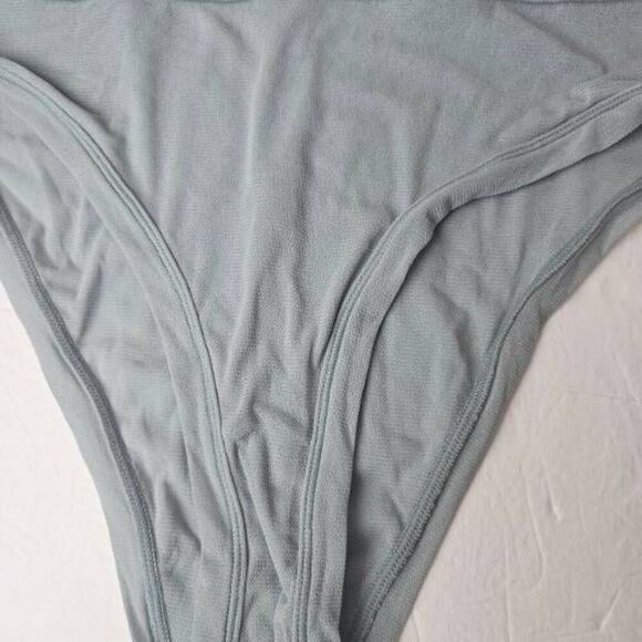 COPY - SKIMS SUMMER MESH PANTY NWT - Picture 3 of 10